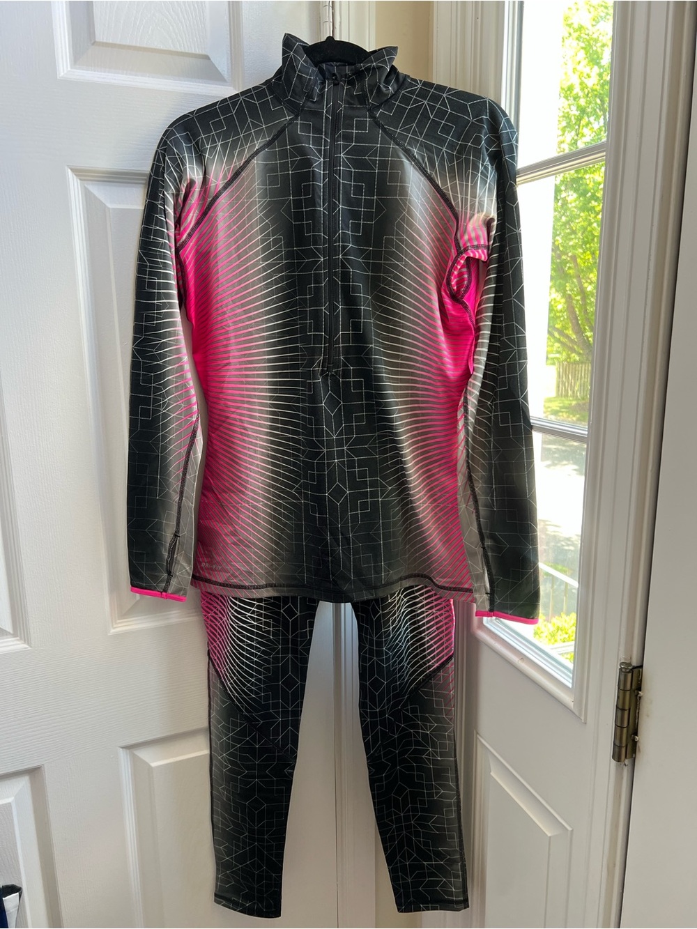 Nike Women's Black & Pink Geometric Athletic Leggings Set